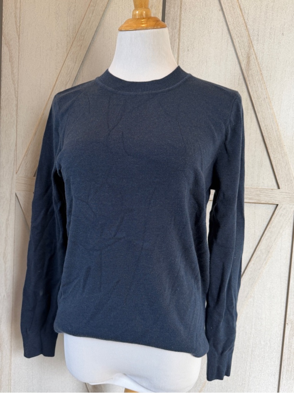 Classic Women's Crew Neck Sweater - Blue - Picture 16 of 16